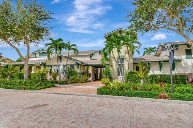 Building Photo - 4 BEDROOMS 3.5 BATHROOMS!! GATED COMMUNITY