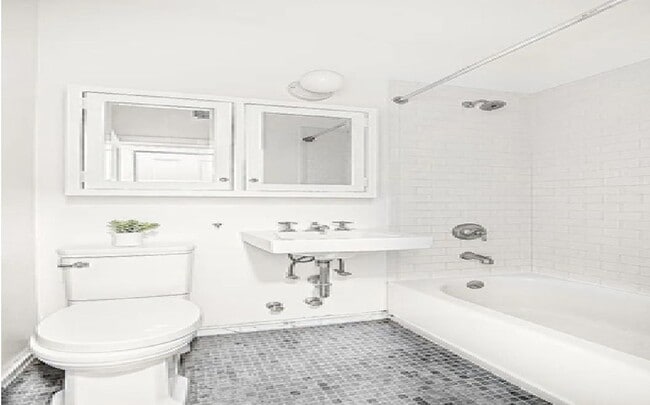 Building Photo - 44 Remsen St