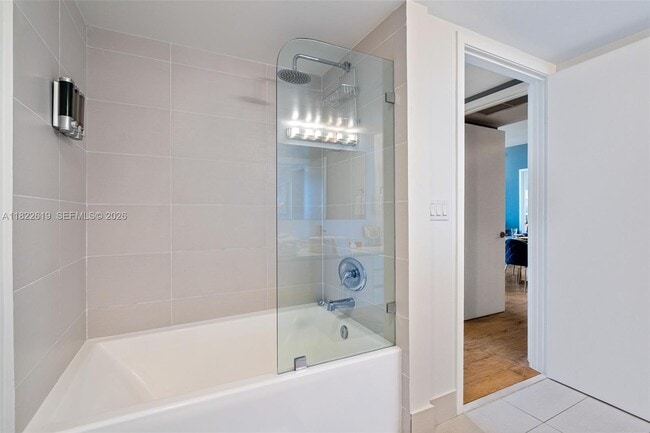 Building Photo - 2600 E Hallandale Beach Blvd