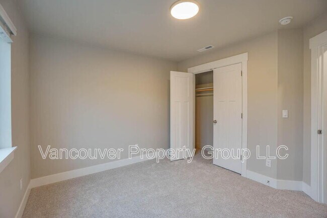 Building Photo - 313 E Caribou Ct