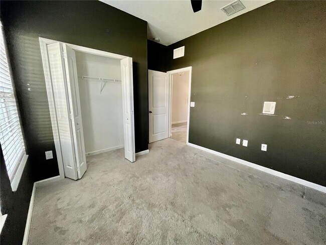 Building Photo - 421 Disa Dr