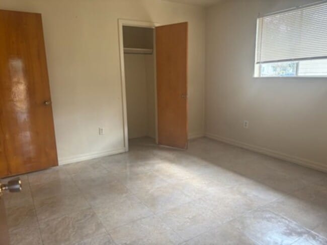 Building Photo - 5866 Kinder Dr