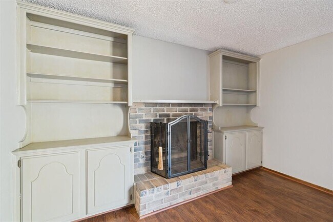 Building Photo - 1205 Swan Lake Rd