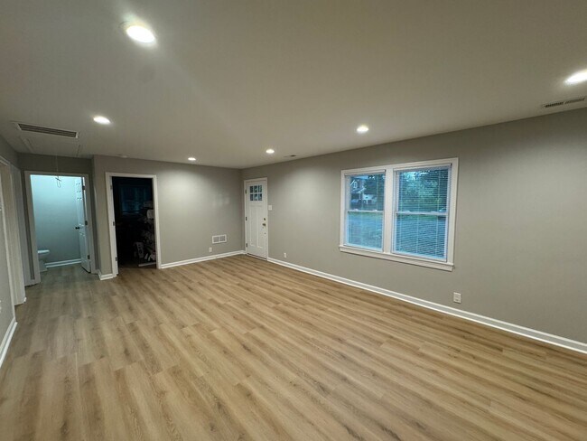 Building Photo - 4 Bed, 2.5 Bath with Park Access in the perfect location in Nicholasville! Stainless Steel Applia...