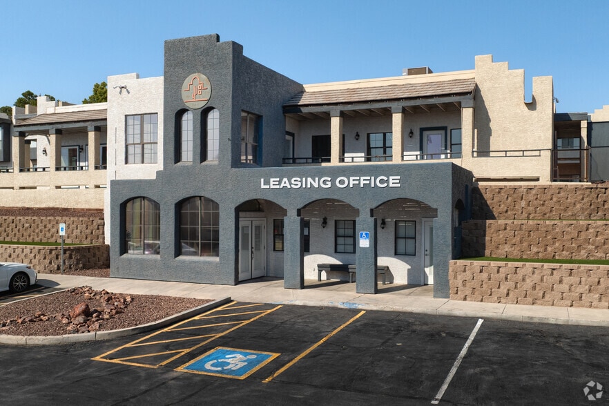 Leasing Office - River North