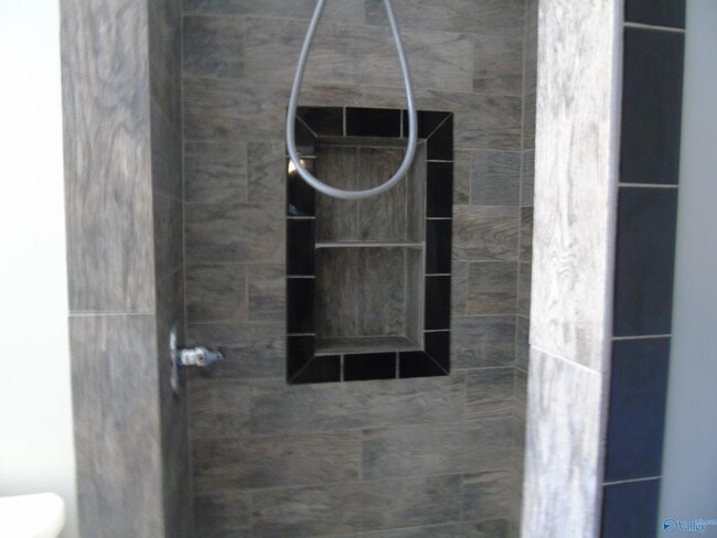 Building Photo - 303 McCullough Ave NE