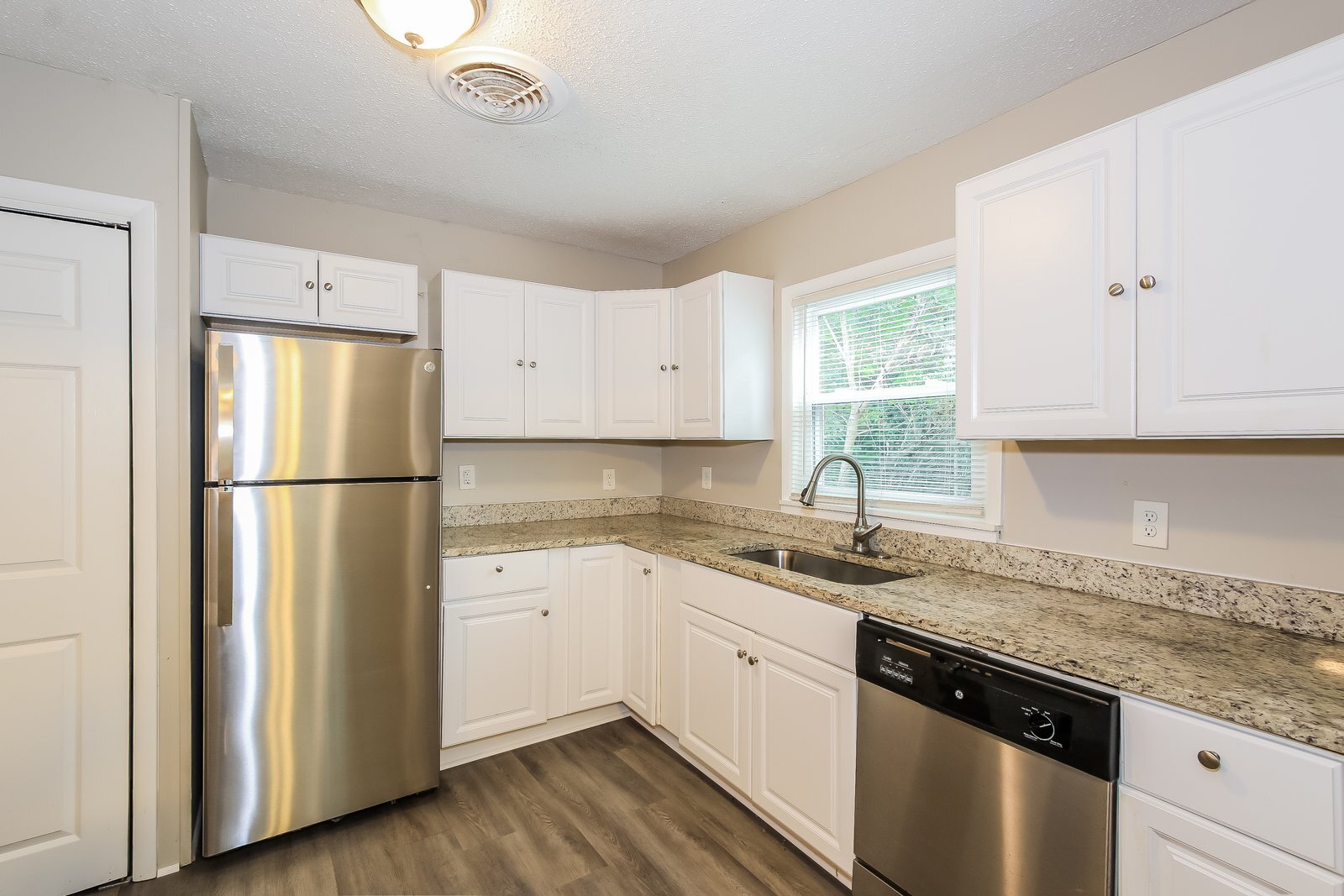 Building Photo - 743 Katherine St