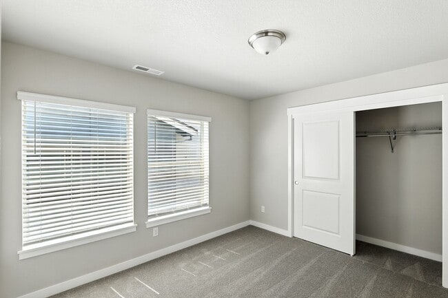 Building Photo - Brand New Townhome in Pleasant Valley Vill...