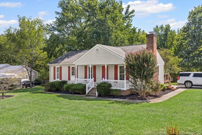 Building Photo - Updated and well maintained 3 bedroom, 2 b...