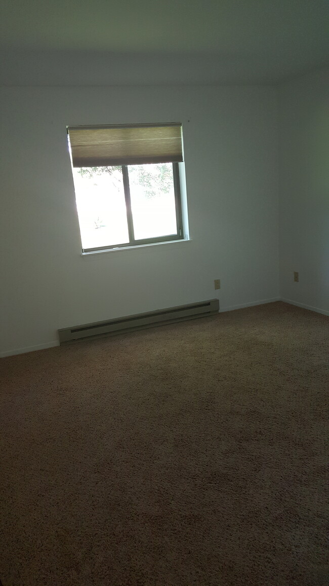 2nd bedroom - 1028 S Sunnyvale Ln