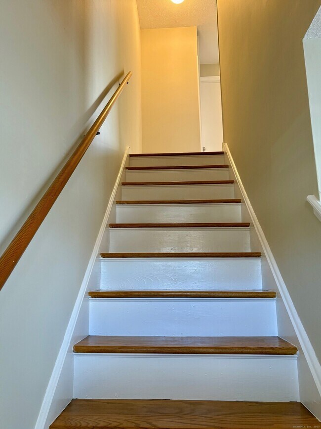 Building Photo - 211 E Main St