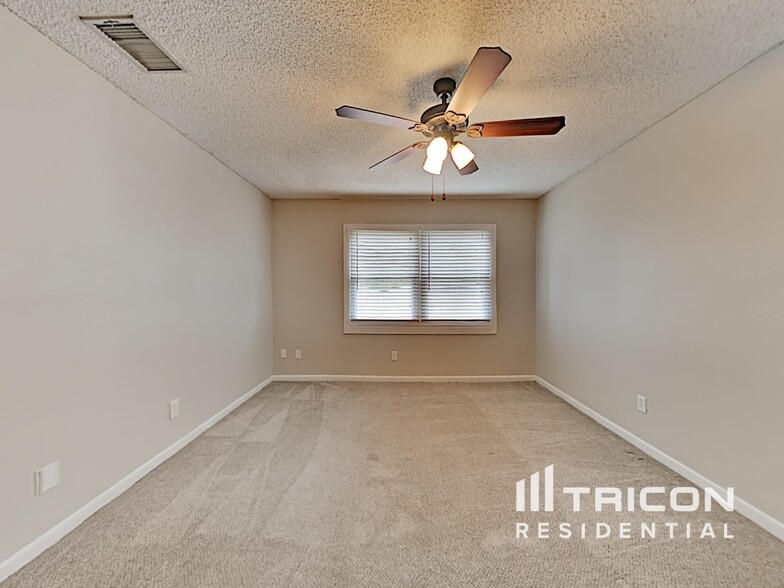 Building Photo - 1110 Estatewood Dr