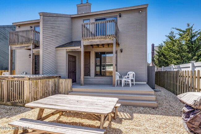 Building Photo - 21 Brown Ave