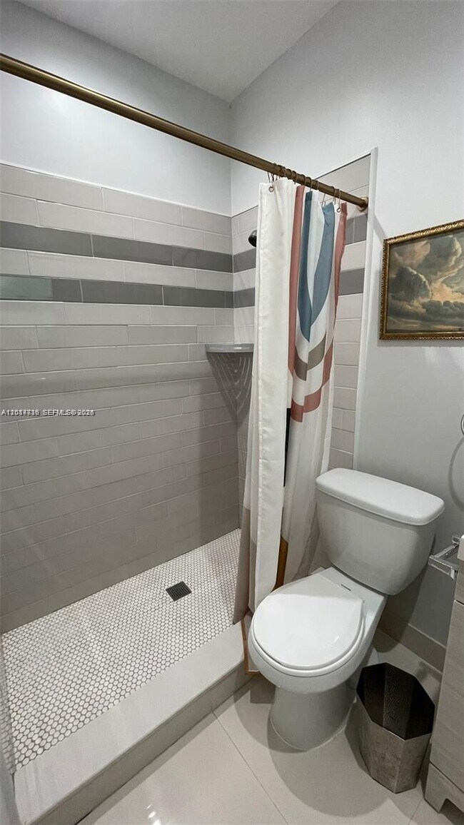 Building Photo - 536 NE 69th St