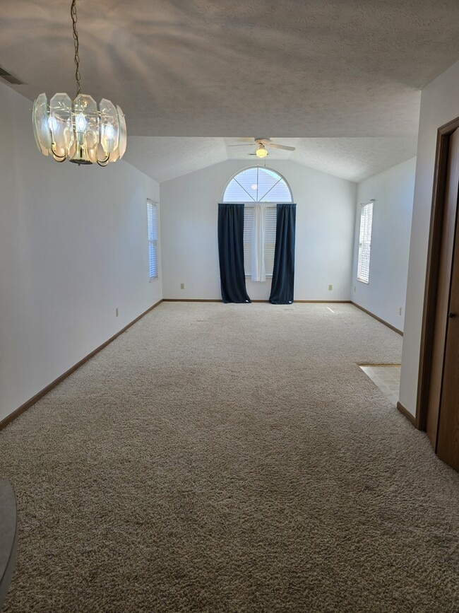 Building Photo - 533 E Main St