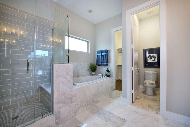 Building Photo - 5839 E Post Oak Ln