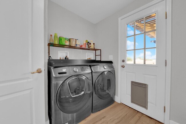 Building Photo - Single-Level Living with Giant Garage & Ba...