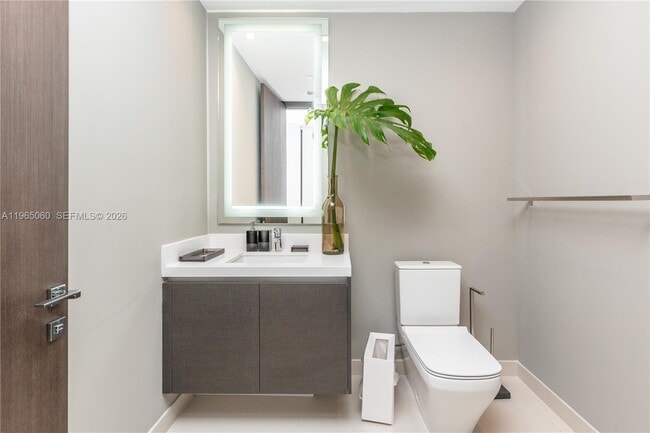 Building Photo - 851 NE 1st Ave