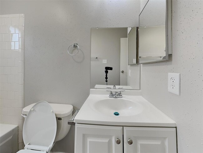 Building Photo - 11122 Drakeland Dr