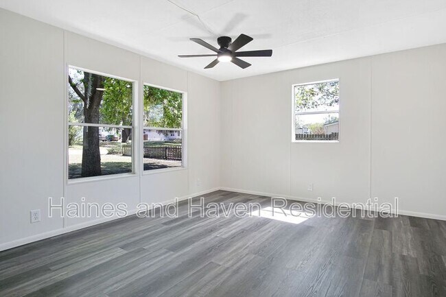 Building Photo - 322 Clearwater Lake Dr