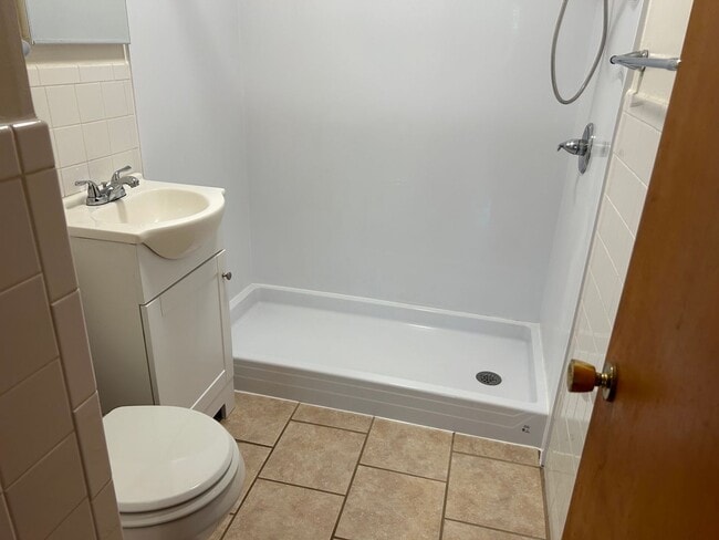 Building Photo - 2 Bedroom / 1 Bath  Home Kingsport, TN
