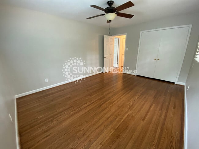 Building Photo - Charming 3 bed, 2.5 bath