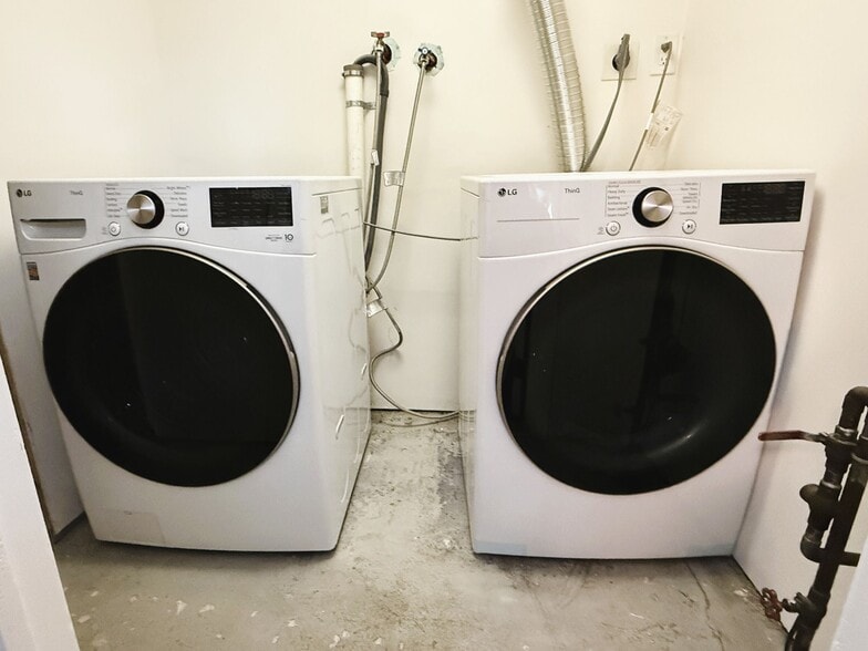 Building Photo - 37 South Ln