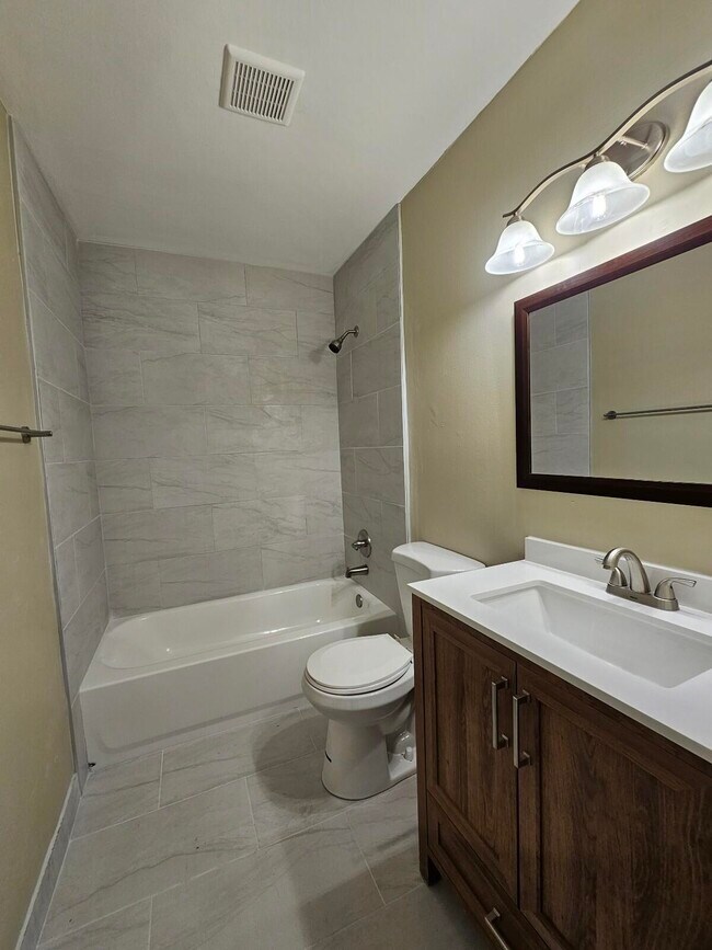 Building Photo - 4876 Orleans Ct