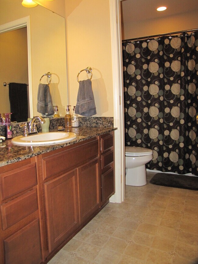 Building Photo - Savannah Place Beauty