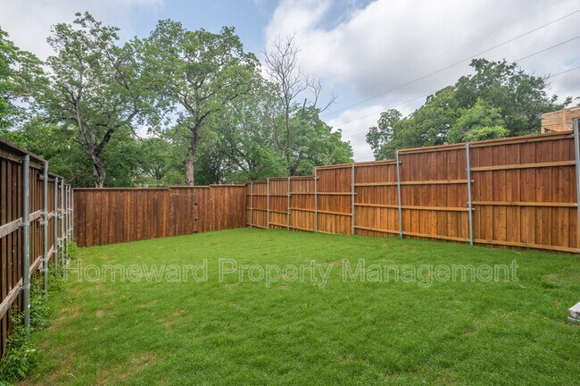 Building Photo - 2343 Hondo Ave