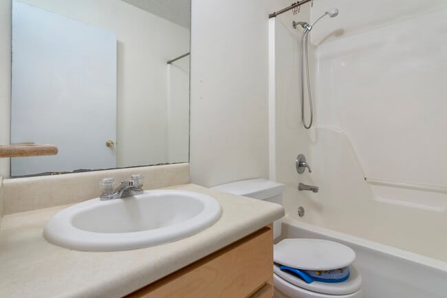 Building Photo - 14 Flora Cove