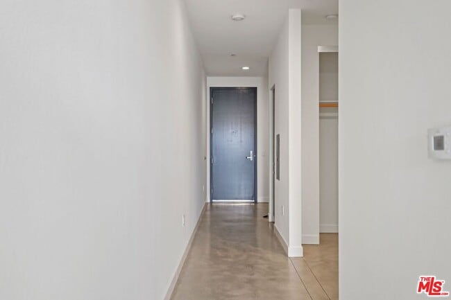 Building Photo - 10810 Palms Blvd