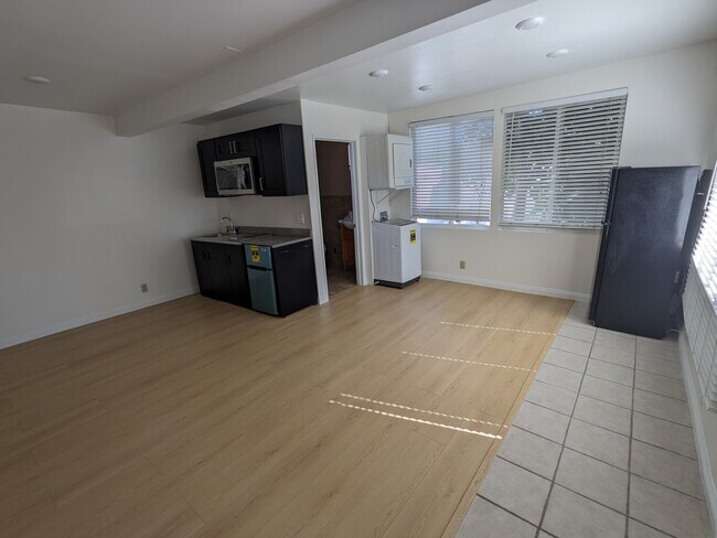 Building Photo - 328 S Almont Dr