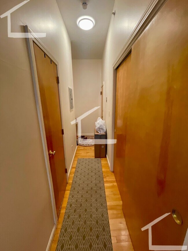 Building Photo - Nice studio in prime locationa