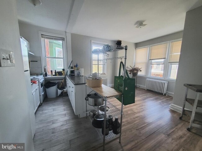 Building Photo - 4960 Chestnut St