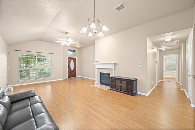 Building Photo - 10315 Kennewick Dr