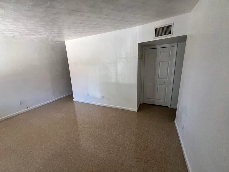 Building Photo - 131 N Palomas Ave
