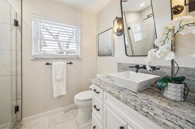 Building Photo - 9916 Westview Dr