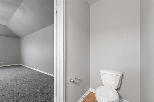 Building Photo - 400 Hidden Lake Ct