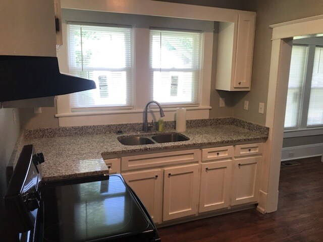 Kitchen - 106 W Terrell St