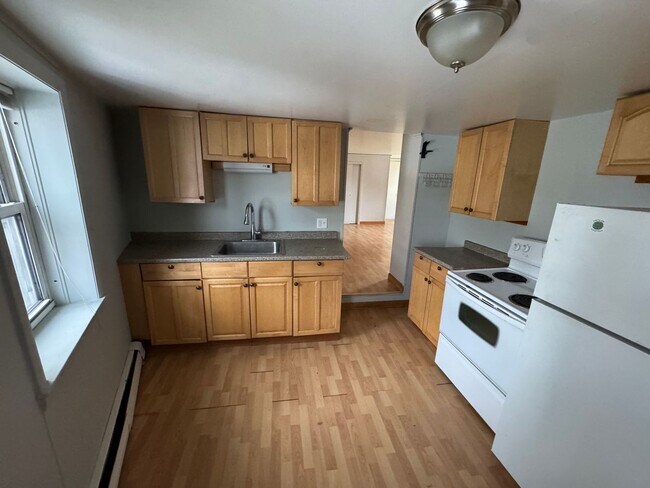 Building Photo - 10 Portland St