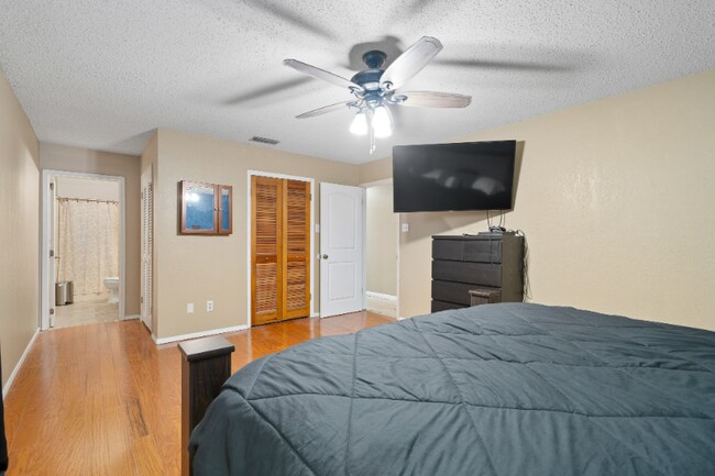 Building Photo - 13737 River Canyon Dr
