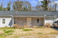 Building Photo - 1BR/1BA Triplex apartment home, move-in ready near downtown Spartanburg.... $750/mo**