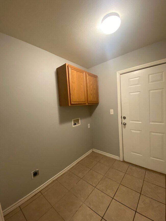 Building Photo - 5420 Kemper St