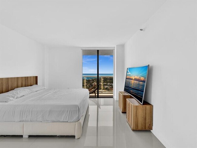 Building Photo - 20515 E Country Club Dr