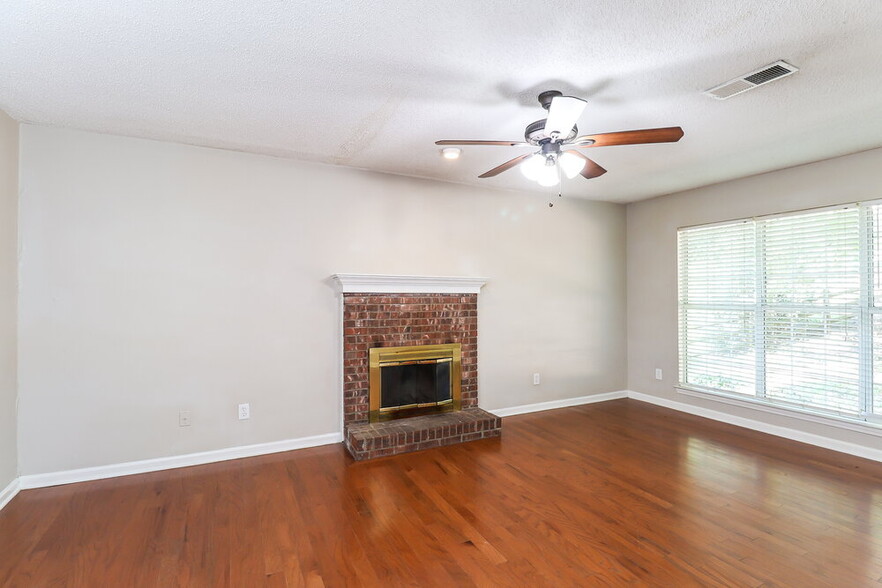 Building Photo - 8433 Woodford Bridge Dr