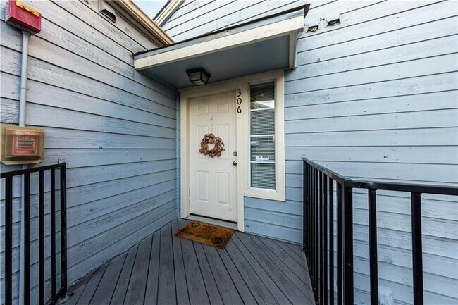 Building Photo - 3111 Tom Green St