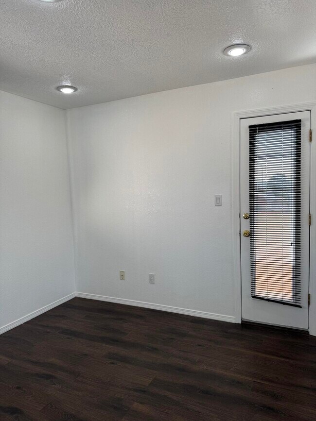 Building Photo - 9700 Lagrima De Oro Rd NE