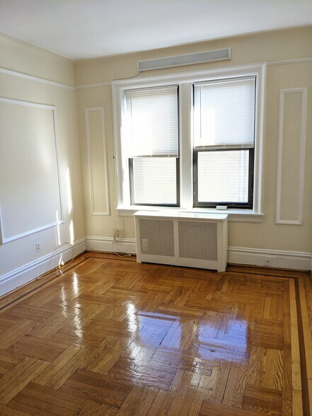 Living Room - 7612 Park Ave