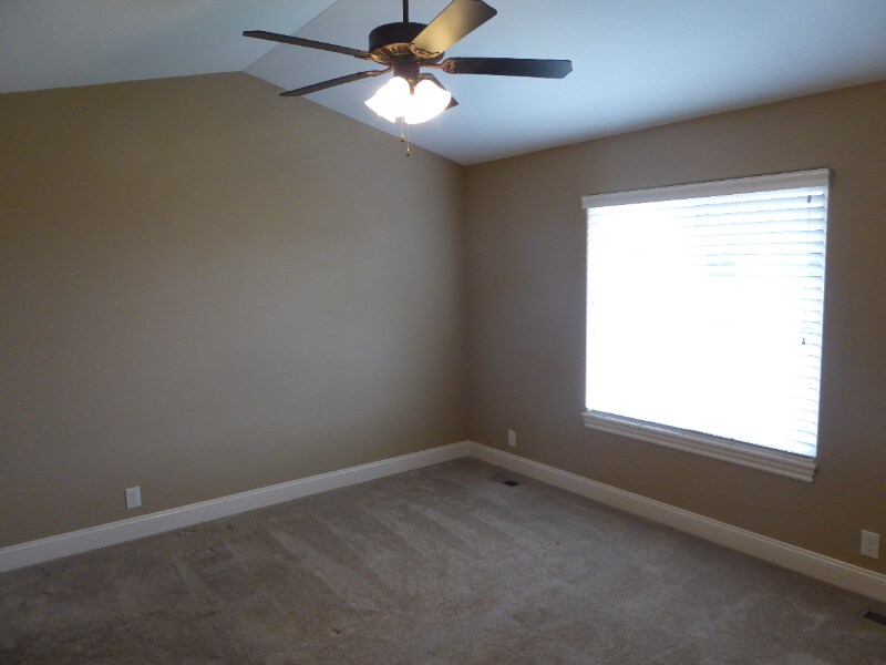 Building Photo - 5912 N Millsboro St